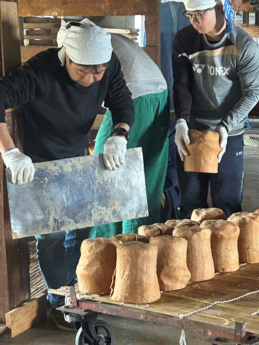 味噌玉を半分に切る！